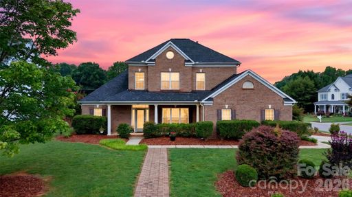 104 Elizabeth Hearth Road pending home in Harris Village, Mooresville, NC