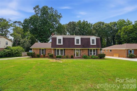 6419 Pencade Lane pending home in Ravenwood, Charlotte, NC