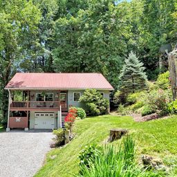 10 Bridle Drive