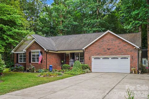6007 Charlton Oaks Drive pending home in Charlton Oaks, Waxhaw, NC