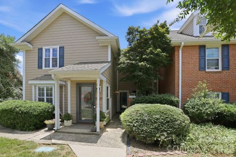 9319 S Vicksburg Park Court active home in Park Walk, Charlotte, NC