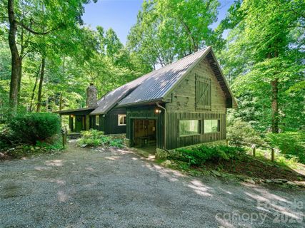 552 N Fork Road pending home in Cattail Creek, Burnsville, NC