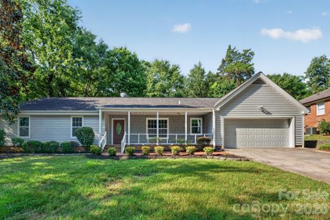 3909 Carmel Forest Drive pending home in Carmel Forest, Charlotte, NC
