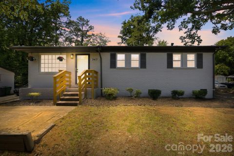 9401 Feldbank Drive pending home in Trinity Park, Charlotte, NC