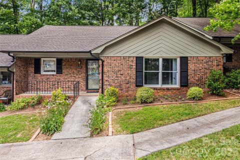 120 Ashebrook Drive active home in Ashebrook Villas, Fort Mill, SC