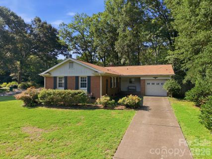 3630 Sulkirk Road pending home in Beverly Woods, Charlotte, NC