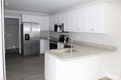 5123 Hanging Rock Court pending home in Crystal Falls, Hickory, NC
