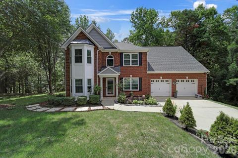 14338 Crown Harbor Drive pending home in Harbor Club, Charlotte, NC