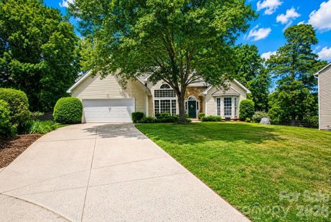 122 Nantucket Court pending home in Harbor Cove, Mooresville, NC