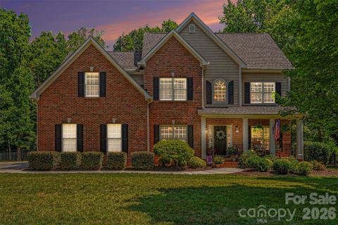 5621 Turkey Oak Drive pending home in Fairington Oaks, Mint Hill, NC