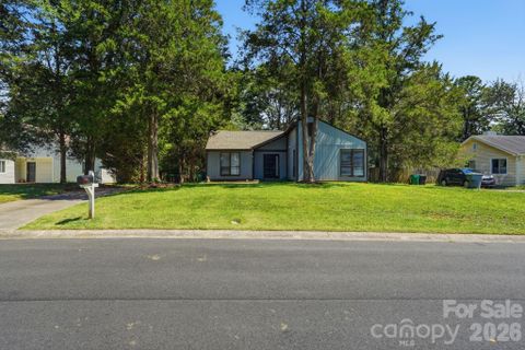 11813 Moonridge Drive pending home in Park Ridge, Charlotte, NC
