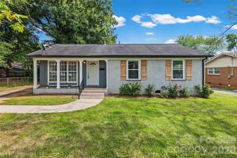 4713 Tanglebriar Drive active home in Westchester, Charlotte, NC