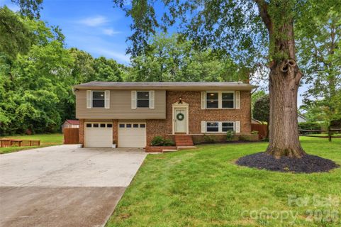 716 Regency Drive active home in Waverly Hall, Charlotte, NC
