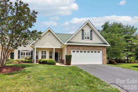 54 Victoria Park Drive pending home in Park Place, Hendersonville, NC