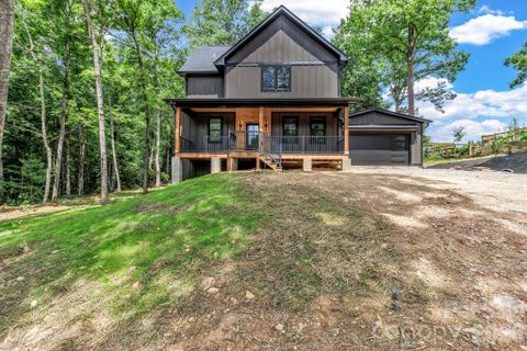 80 Goldenwood Lane