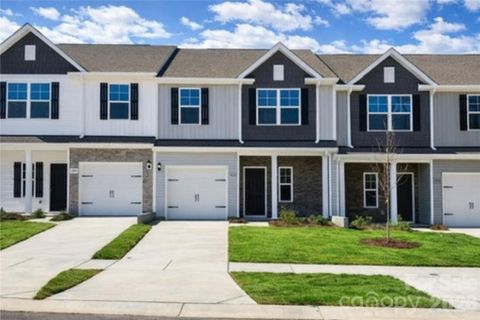 4729 Muskogee Drive pending home in Abershire, Charlotte, NC