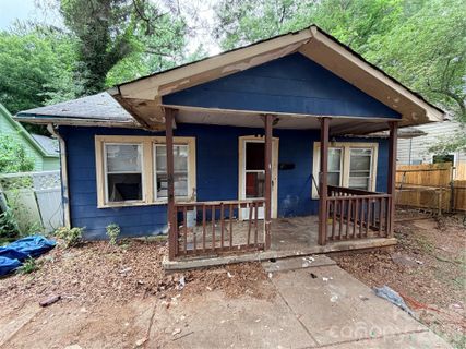 2216 Weyland Avenue pending home in Ashley Park, Charlotte, NC