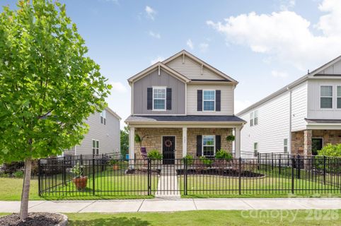 525 Windage Way pending home in Preston Park, Pineville, NC