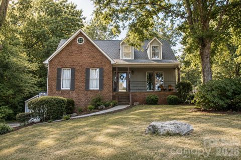 7947 Lakeview Drive active home in Nixons Lakeview Lots, Denver, NC