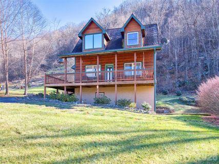210 Tanner Trail active home in The Preserve At Jonathan Creek, Waynesville, NC