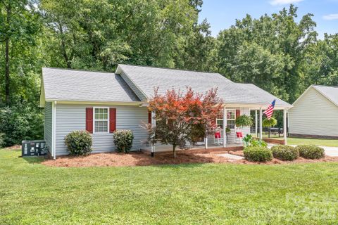 218 Vernon Street active home in Delview Acres, Cherryville, NC