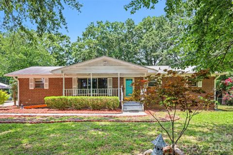 953 Twin Lakes Road