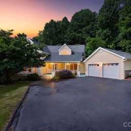 30 Apple Tree Way