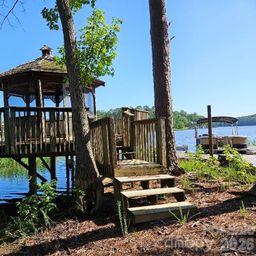 1043 Woodside Drive