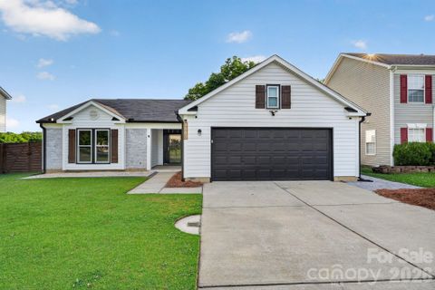 4883 Renfrew Drive pending home in Hawick Commons, Concord, NC