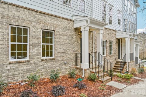 13228 Knockturn Alley pending home in Vermillion, Huntersville, NC