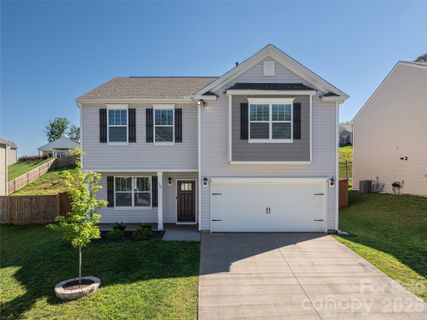 907 Newport Court active home in Fountain Park, Asheville, NC