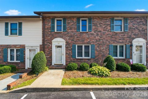 Homes in Tara Woods, Hickory