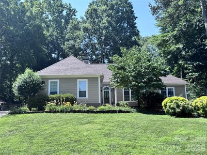 12500 Cedarford Court active home in Cedarfield, Huntersville, NC