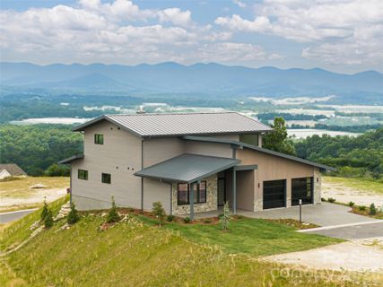 24 S Watchman Drive