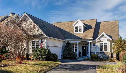 40 Bunker Court active home in High Vista, Mills River, NC
