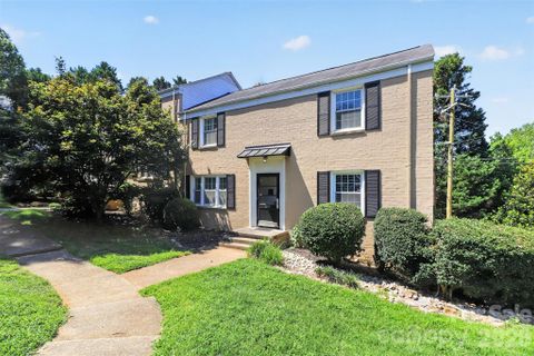 219 Wakefield Drive pending home in Selwyn Village, Charlotte, NC