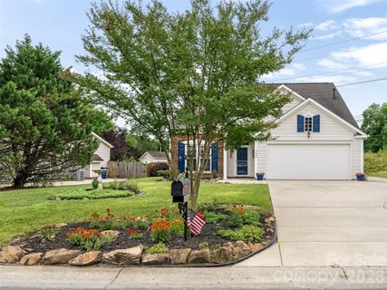 1000 Kerry Greens Drive pending home in Kerry Greens, Matthews, NC
