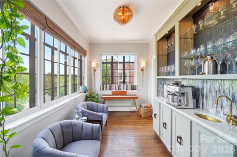 301 W 10th Street