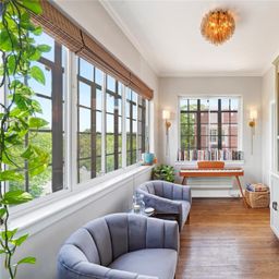 301 W 10th Street