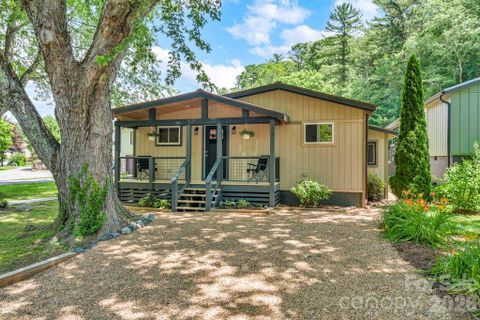 209 Meadow Loop active home in Linville Land Harbor, Newland, NC