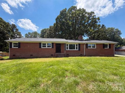 1911 Amberhill Lane pending home in Coulwood Hills, Charlotte, NC