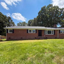 1911 Amberhill Lane