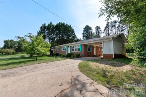425 Bost Road active home in Council Oaks, Morganton, NC