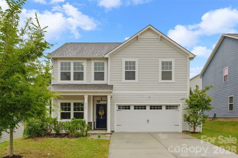 2608 Overlook Ridge Street pending home in Huntley Glen, Pineville, NC