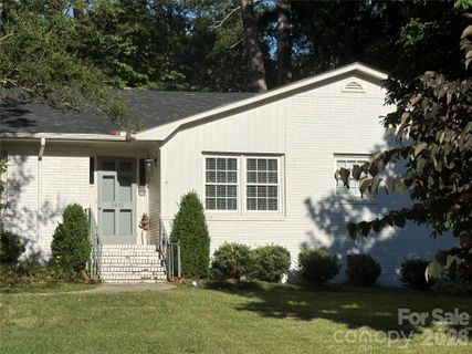 3615 Barclay Downs Drive pending home in Barclay Downs, Charlotte, NC
