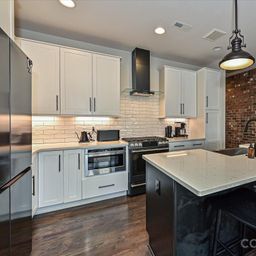 432 E 33rd Street