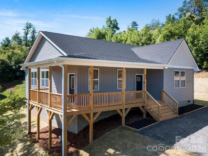 80 S Vineyard Village Drive pending home in Old Vineyard Village, Old Fort, NC