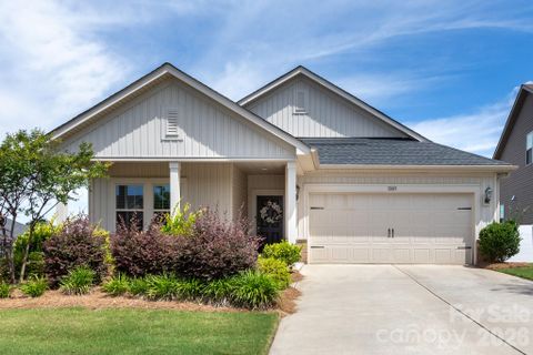 11809 Red Leaf Drive pending home in Larkhaven Hills, Charlotte, NC