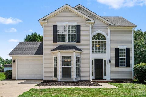 9806 Coriander Court active home in Turtle Rock, Charlotte, NC