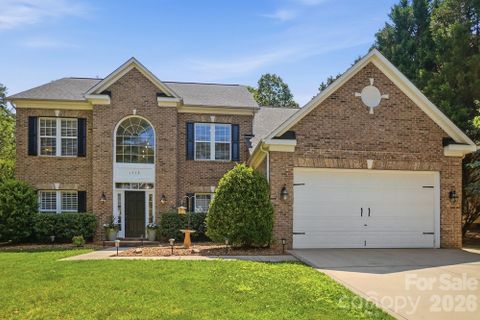 1338 Wrangell Lane pending home in Mt Isle Harbor, Charlotte, NC